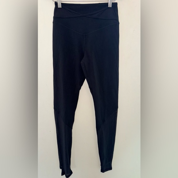 Lululemon Nulu and Crisscross Black Mesh Stirrup Tight. Size 8. - Picture 7 of 17